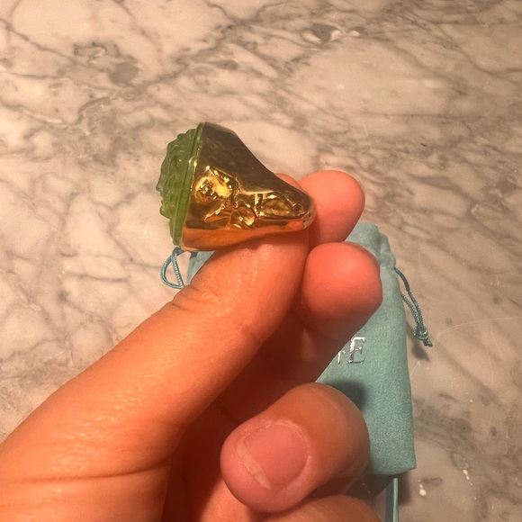 New in box Tagliamonte cameo ring size 7 - Picture 3 of 5